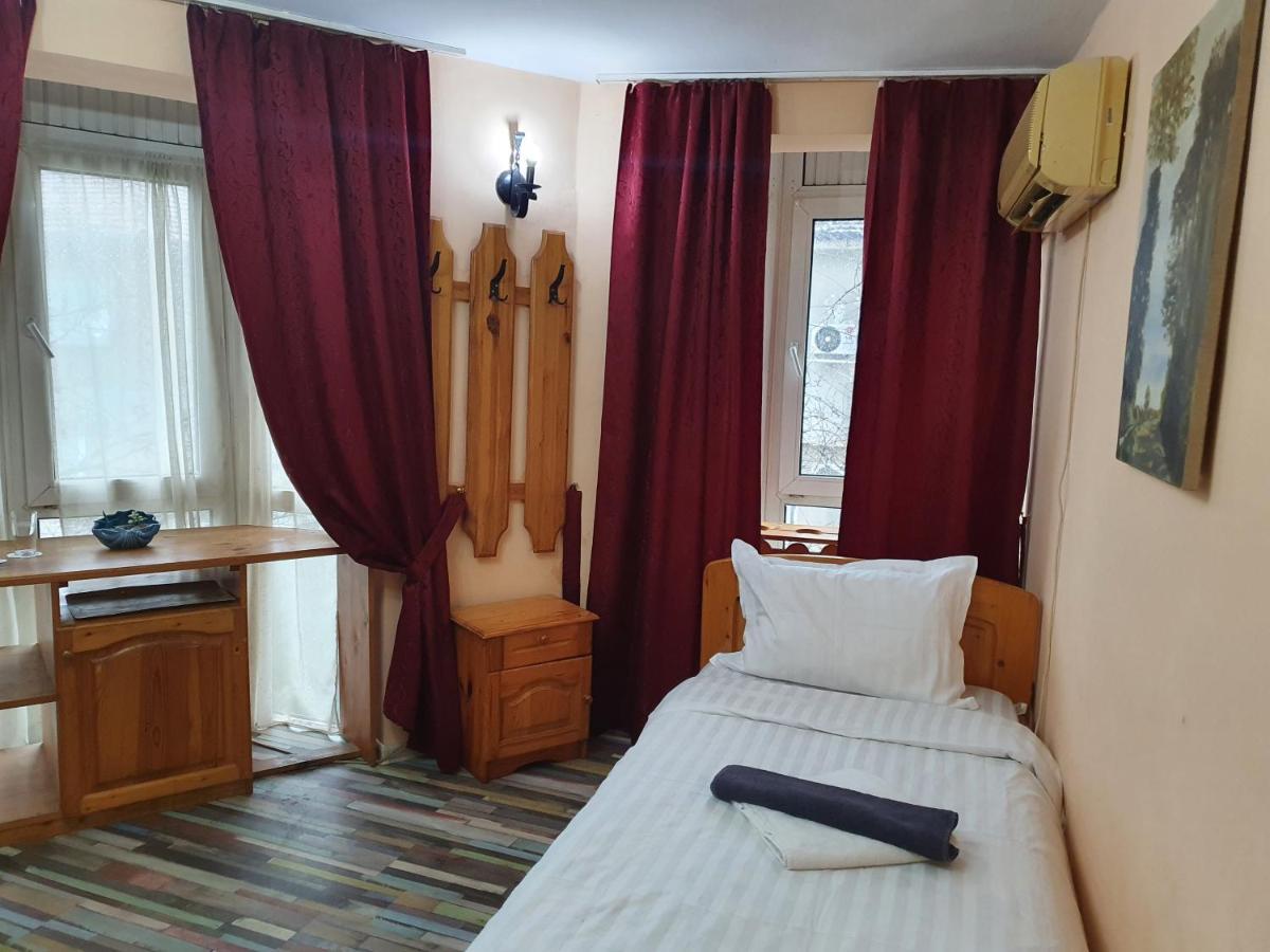 Семеен Хотел Българи Montana Exterior foto
